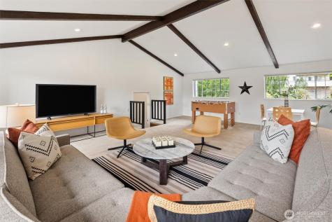 9226 Matthews Avenue NE Seattle WA 98115