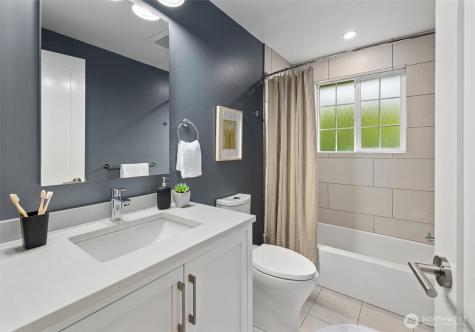 9226 Matthews Avenue NE Seattle WA 98115