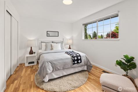 9226 Matthews Avenue NE Seattle WA 98115