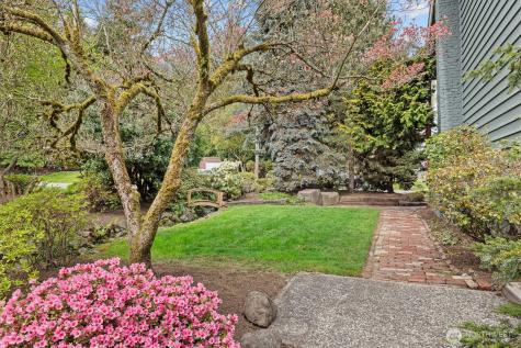 9226 Matthews Avenue NE Seattle WA 98115