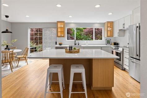 9226 Matthews Avenue NE Seattle WA 98115