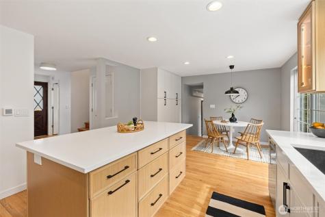 9226 Matthews Avenue NE Seattle WA 98115