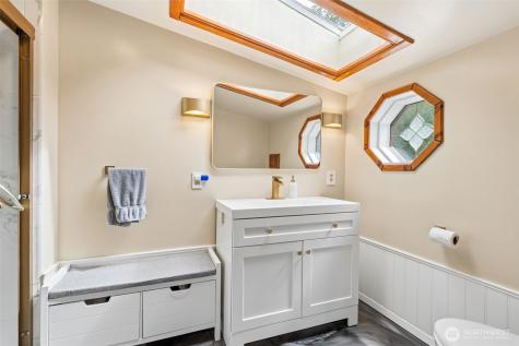 636 Water Street South Bend WA 98586