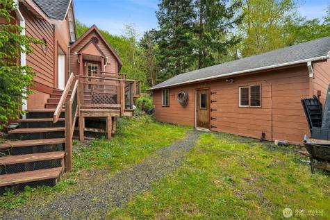 636 Water Street South Bend WA 98586