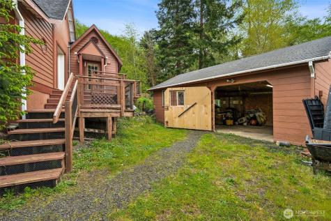 636 Water Street South Bend WA 98586