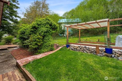636 Water Street South Bend WA 98586