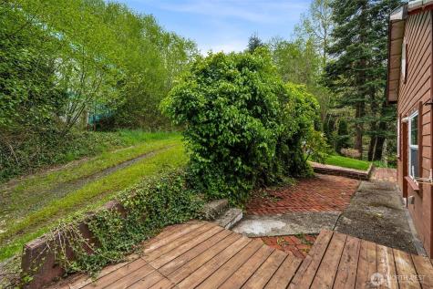 636 Water Street South Bend WA 98586