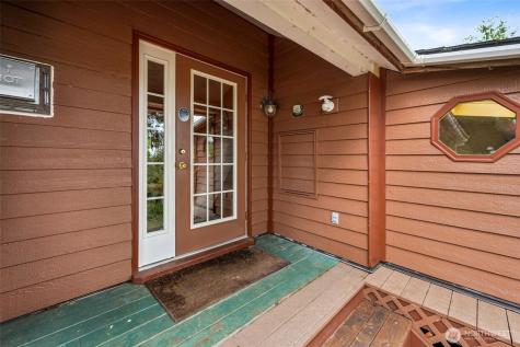 636 Water Street South Bend WA 98586