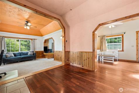 636 Water Street South Bend WA 98586