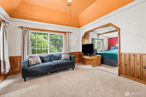 636 Water Street South Bend WA 98586