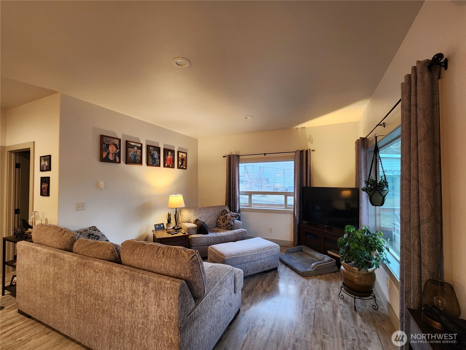 1054 Lower Madison Republic WA 99166