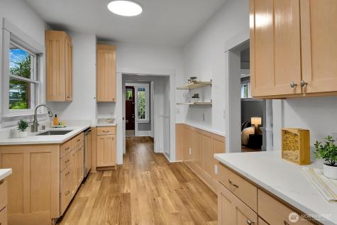 1121 27th Avenue Seattle WA 98122