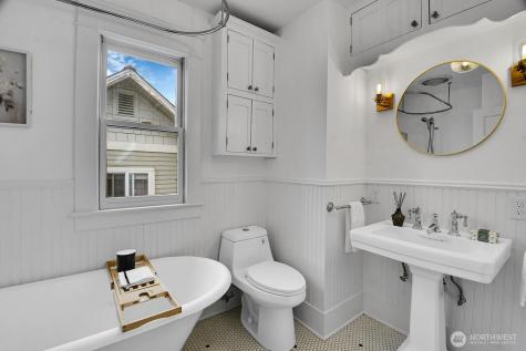 1121 27th Avenue Seattle WA 98122