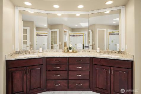 27131 SE 25th Place Sammamish WA 98075