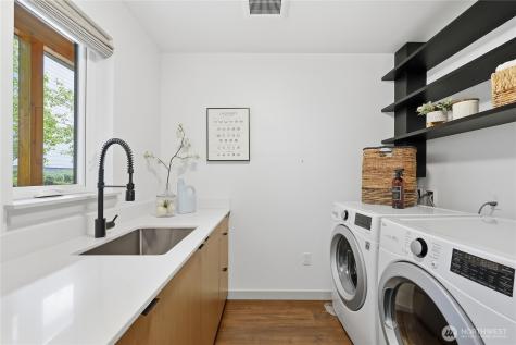 227 Ebi Lane NE Bainbridge Island WA 98110