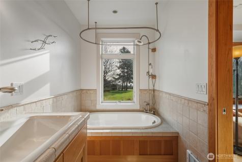 4065 Sunny Hill Lane Lummi Island WA 98262