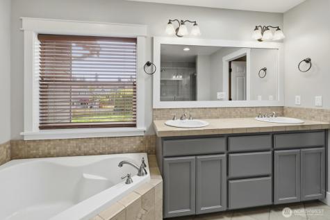 2222 29th Avenue Ct SW Puyallup WA 98373