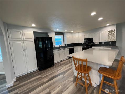 653 Sunset Avenue NE Ocean Shores WA 98569