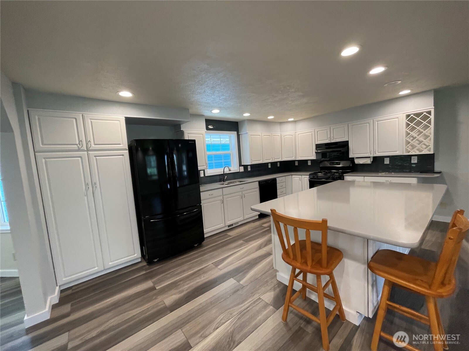653 Sunset Avenue NE Ocean Shores WA 98569