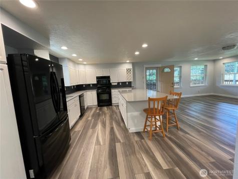 653 Sunset Avenue NE Ocean Shores WA 98569