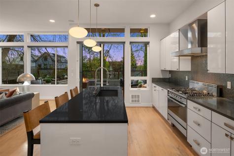 305 24th Avenue E Seattle WA 98112
