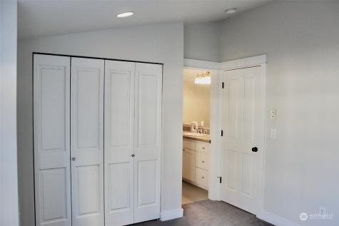 4515 8th Avenue NE Seattle WA 98105