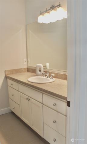 4515 8th Avenue NE Seattle WA 98105