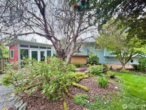 3929 205th Place SW Lynnwood WA 98036