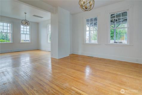 424 8th Avenue W Kirkland WA 98033