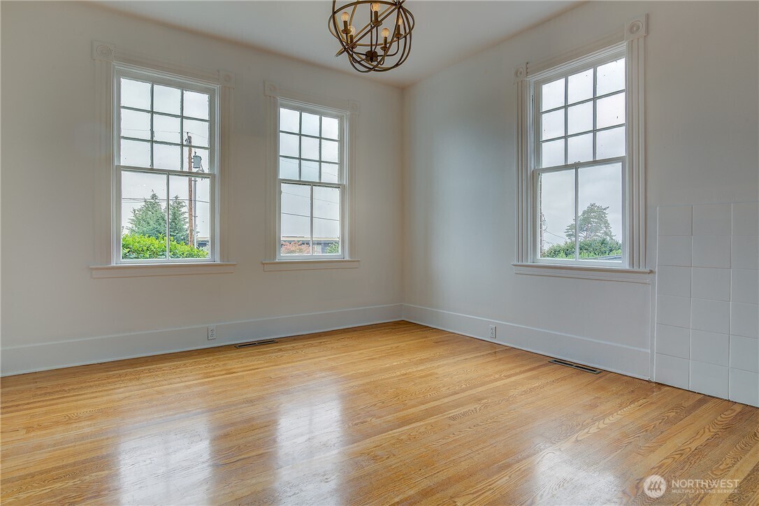 424 8th Avenue W Kirkland WA 98033