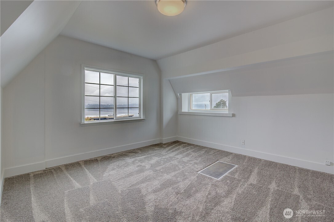 424 8th Avenue W Kirkland WA 98033