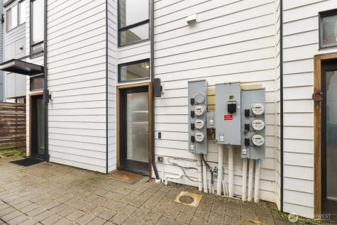 8042 35th Avenue NE Seattle WA 98115