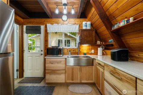 371 N Wynoochee Drive Hoodsport WA 98548