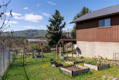 417 Perry Street Winthrop WA 98862