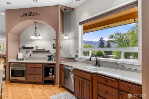 2720 NW Cascade Avenue East Wenatchee WA 98802