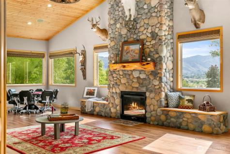 2720 NW Cascade Avenue East Wenatchee WA 98802