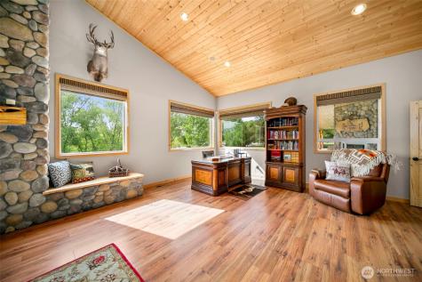2720 NW Cascade Avenue East Wenatchee WA 98802