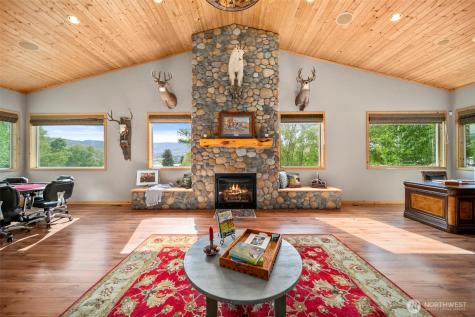 2720 NW Cascade Avenue East Wenatchee WA 98802