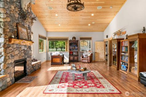 2720 NW Cascade Avenue East Wenatchee WA 98802