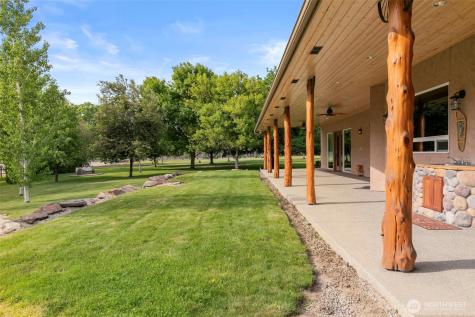 2720 NW Cascade Avenue East Wenatchee WA 98802