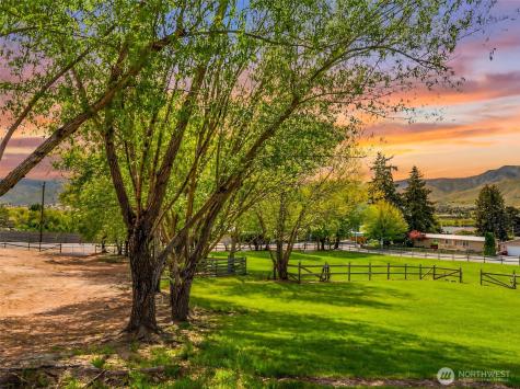 2720 NW Cascade Avenue East Wenatchee WA 98802