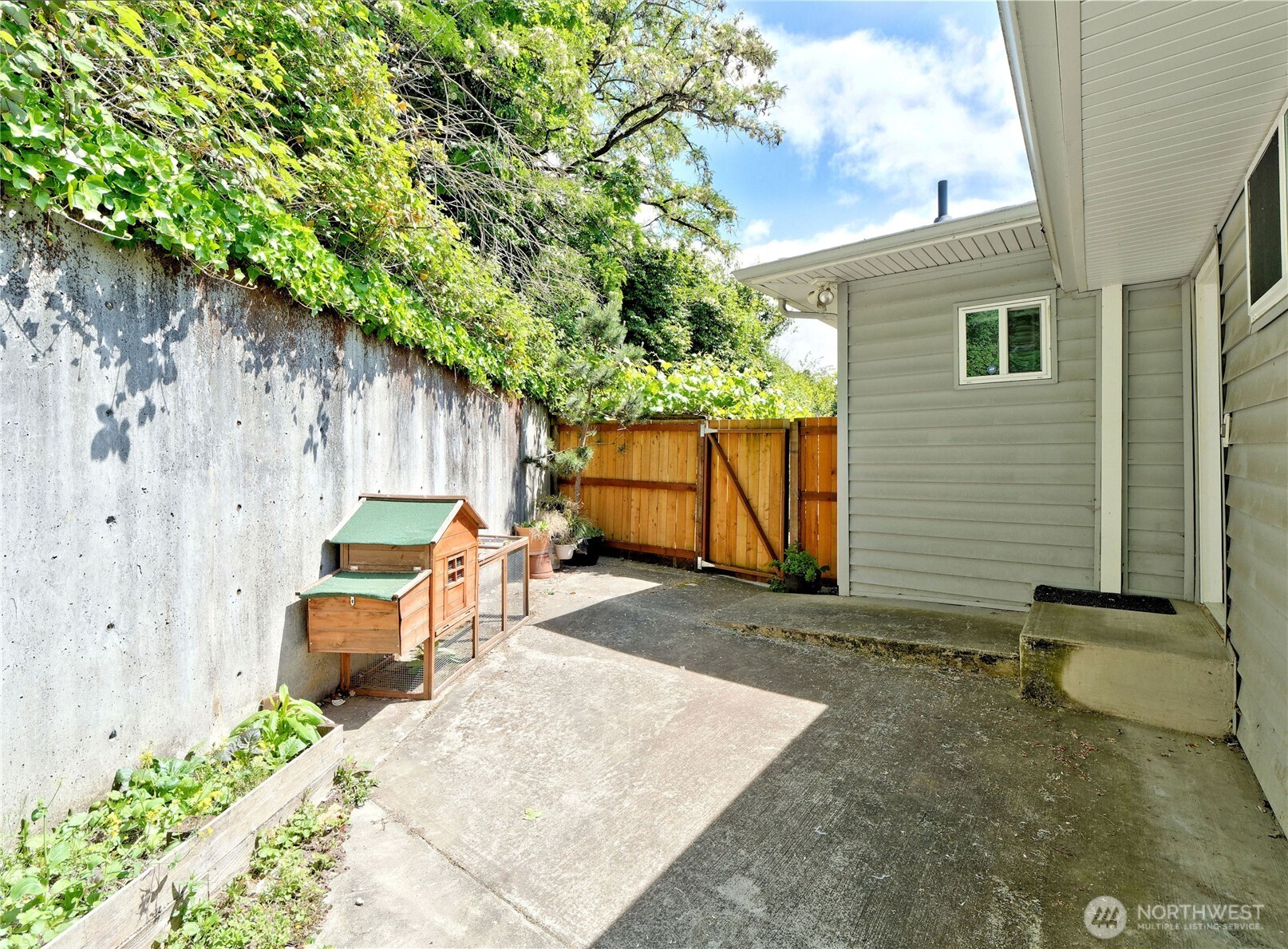 423 Lind Avenue SW Renton WA 98057