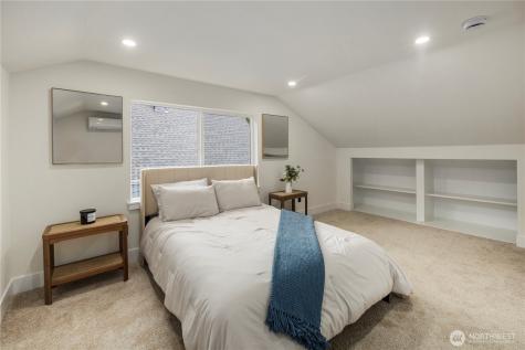 5520 Brooklyn Avenue NE Seattle WA 98105