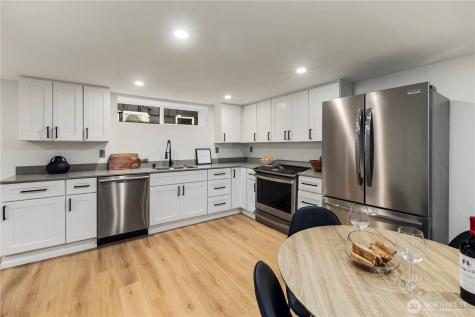 5520 Brooklyn Avenue NE Seattle WA 98105
