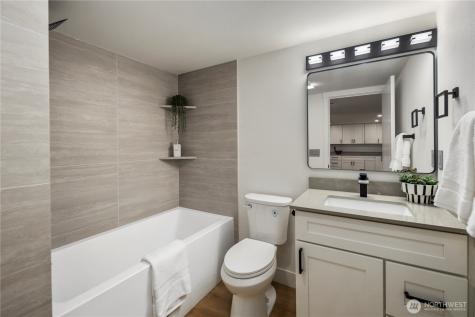 5520 Brooklyn Avenue NE Seattle WA 98105