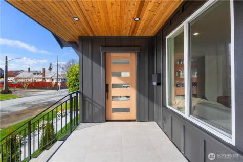 5520 Brooklyn Avenue NE Seattle WA 98105