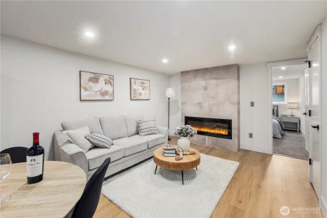 5520 Brooklyn Avenue NE Seattle WA 98105