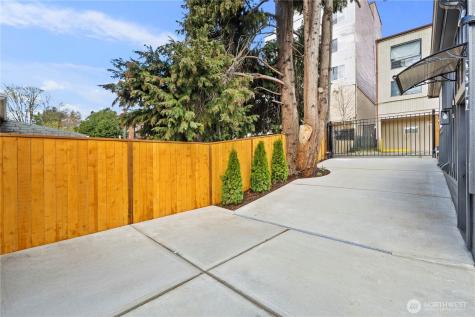 5520 Brooklyn Avenue NE Seattle WA 98105