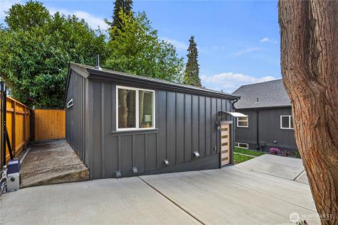 5520 Brooklyn Avenue NE Seattle WA 98105