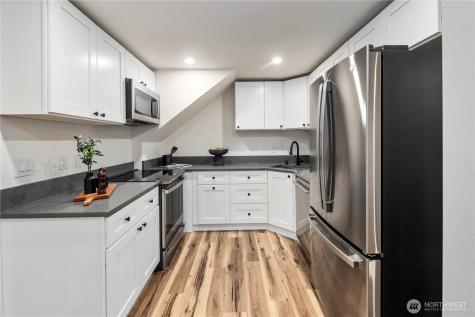 5520 Brooklyn Avenue NE Seattle WA 98105